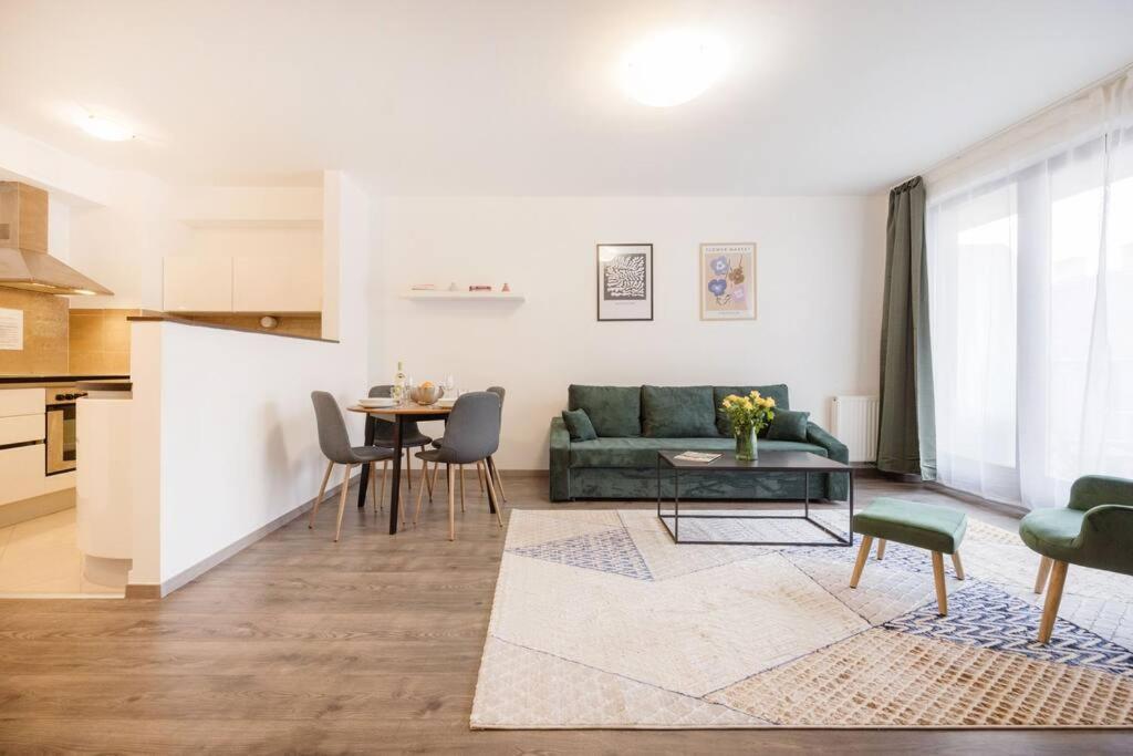 Stylish Suite With Balcony In Central Βουδαπέστη Εξωτερικό φωτογραφία